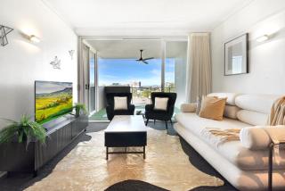 Balcony Views, Parking, Pool & Gym and Walk to Brisbane CBD - 7