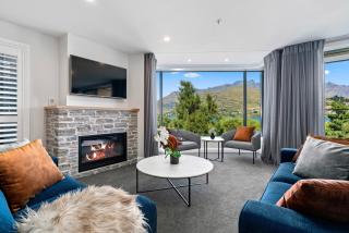 Lovely 2 Bedroom Apartment with Indoor Fireplace - 0