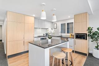 Lovely 2 Bedroom Apartment with Indoor Fireplace - 6