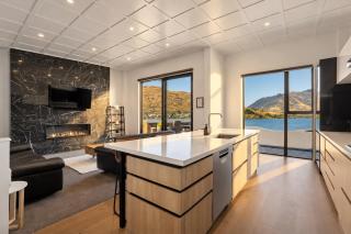 Refined Luxury – Modern 3-Bedroom House by Marina - 0