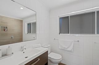 The Cove - best ocean views - sleeps 6 - 9