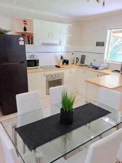 Spacious 3BD family home with BBQ and verandah - 2