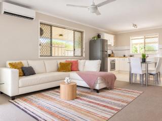 Spacious 3BD family home with BBQ and verandah - 1