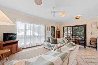 Tuckeroo + sleeps 10 + central - 8