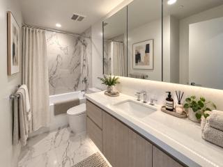 Vibrant Downtown 2 Bedroom Stay - 1
