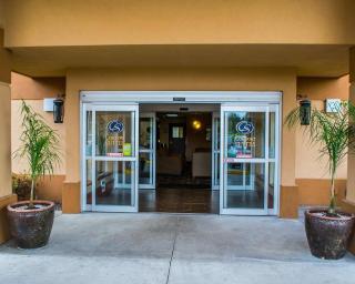 Comfort Suites Portland Southwest - 9