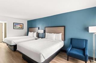 Baymont Inn & suites by Wyndham Ardmore I-35 - 1