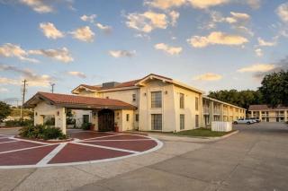 Super 8 by Wyndham Nacogdoches Near University - 9
