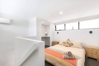 Pet Friendly Funky Coastal Loft Off street parking - 9
