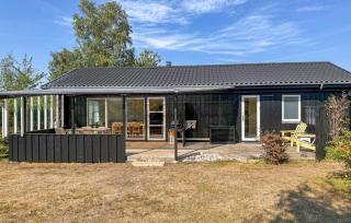Nice Home In Rønne With Wifi - 0