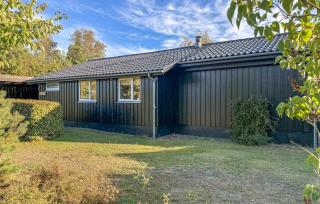 Nice Home In Rønne With Wifi - 1