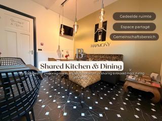 Near hotspots stay, central room w shared kitchen - 8