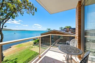Waterfront Apartment - Soldiers Point - 2