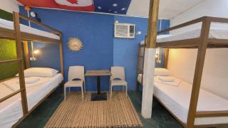 Lucy's Diner Hostel Cafe - 6