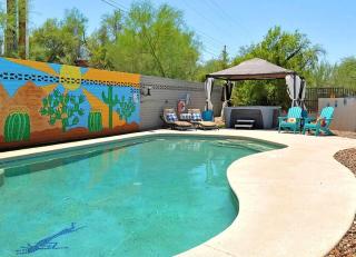 Charming 5BR with Heated Pool, Hot Tub, BBQ and Mountain Views - 9