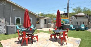 Charming 5BR with Heated Pool, Hot Tub, BBQ and Mountain Views - 4