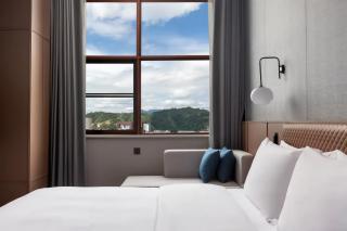 Zhangjiajie Wyndham 72Qilou Scenic Area Hotel - Near Tianmen Shan Cableway & Zhangjiajie West High-Speed Railway - Buffet Breakfast, Fitness Center, Laundry Service, English-Speaking Concierg - 1