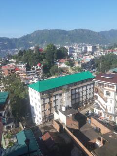 Solan Heights 1RK Homestay Mountain View Kitchen Smart TV with Netflix Wi-Fi Ideal for couples and families - 6