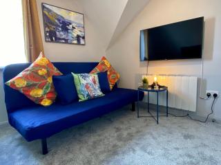 Stunning Apartment - 5 Minute Walk to the Best Beach! - Great Location - Parking - Fast WiFi - Smart TV - Newly decorated - Close to Bournemouth & Poole Town Centre & Sandbanks - 9