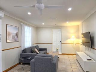 Chrissy's Coastal Cottage - 2