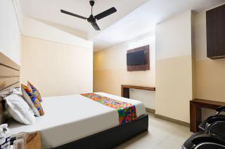 FabHotel Sashi Paradise - 2