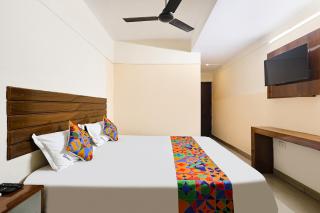 FabHotel Sashi Paradise - 3