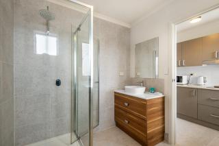 Newly Renovated Geelong Serviced Apartments by Short & Long Stays - 1