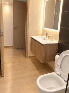 Elegant 2-Bedroom Apartment with Pool & Balcony - 1