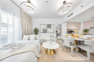Modern and Spacious 4BR Retreat at Water's Edge Yas Island - 7
