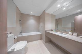 Modern and Spacious 4BR Retreat at Water's Edge Yas Island - 5