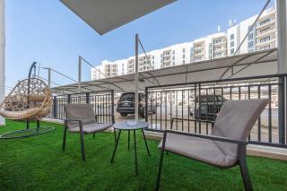 Modern and Spacious 4BR Retreat at Water's Edge Yas Island - 4