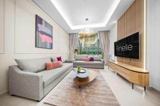Brand New Private Garden next to Pool Spacious - 0
