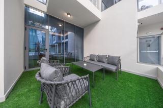 Brand New Private Garden next to Pool Spacious - 5