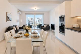 BnBNova - 2BR with Balcony & Sea Views in Spinola Bay - 8