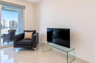 BnBNova - 2BR with Balcony & Sea Views in Spinola Bay - 3