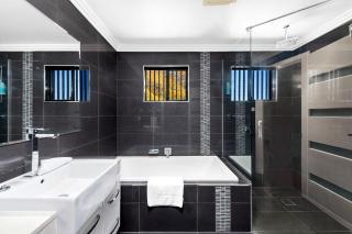 Unit 2 Tomaree Road 16 Upstairs - 5