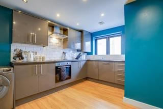 Spacious 4 BR Kelham Stay 8Beds 10Guests - 1