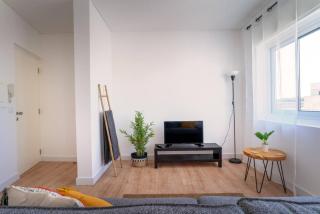 Downtown Portimão Apartment with River View and AC by Lisbeyond - 2