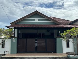 SHAHNAS staycation ANAK BUKIT - 1