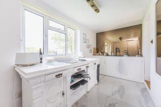 Charming 2BDR Bungalow near Heathrow and London - 8
