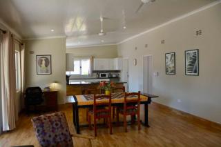Tranquil Garden Cottage in Mount Pleasant - 5