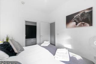West Ealing Serviced Apts- 2 Bedroom 2 Bath Parking Near Station with Off Street Parking By 360Stays - 6