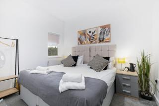 West Ealing Serviced Apts- 2 Bedroom 2 Bath Parking Near Station with Off Street Parking By 360Stays - 9