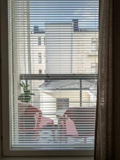 Stylish 1BR Apt with Balcony - Prime Location in Helsinki - 1