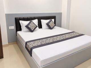 Mauryan Home Stay Near Yashobhoomi - 3