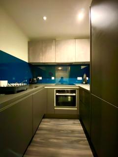 Stunning Apartment Suite - Free Parking & WiFi! - 4