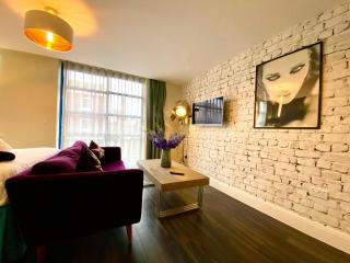Stunning Apartment Suite - Free Parking & WiFi! - 1