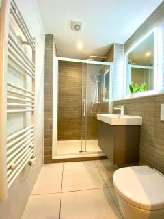 Incredible Apartment - Amazing Location - Free Parking & WiFi! - 6
