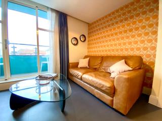 Incredible Apartment - Amazing Location - Free Parking & WiFi! - 2