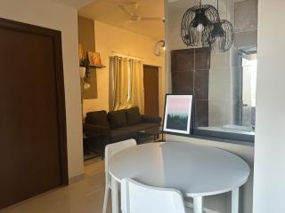 Cozy and Peaceful Entire 2Bhk near US consulate - 6